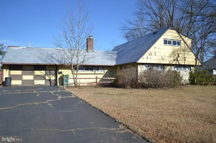 27 Spicebush Rd, Levittown, PA 19056 - Image #2