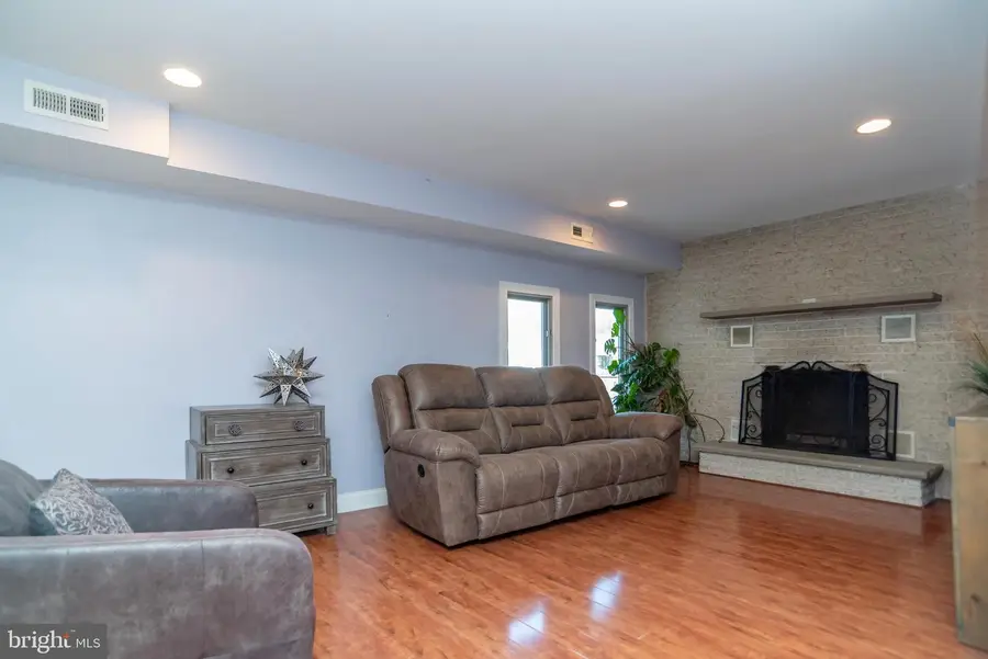 55 Hollow Rd, Levittown, PA 19056 - Image #3