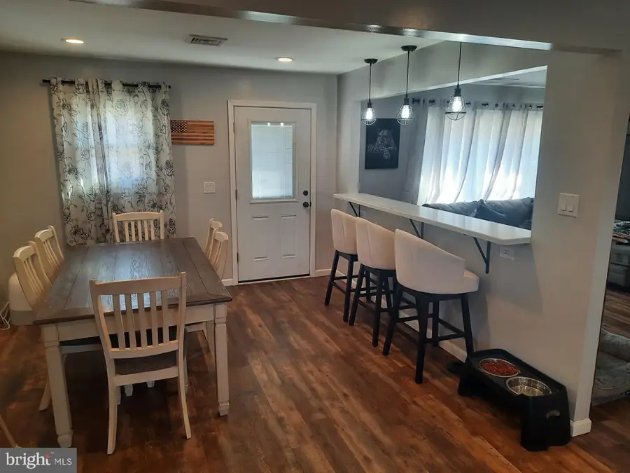 334 Crabtree Dr, Levittown, PA 19055 - Image #3