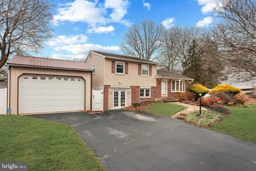 992 Jamison St, Warwick, PA 18974 - Image #2