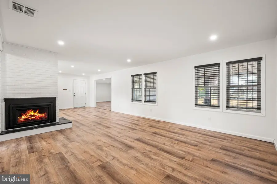 169 Forsythia Dr N, Levittown, PA 19056 - Image #3