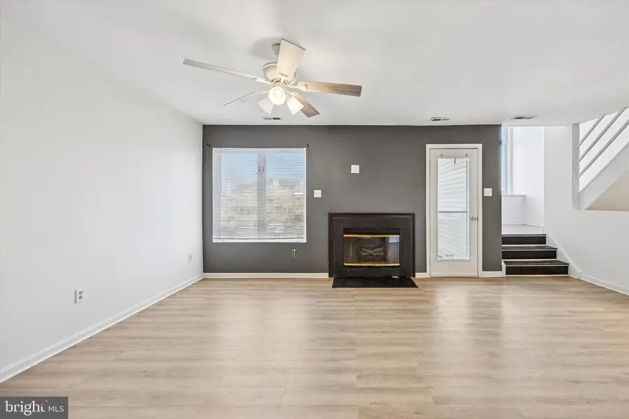 238 Colette Ct, Levittown, PA 19057 - Image #3