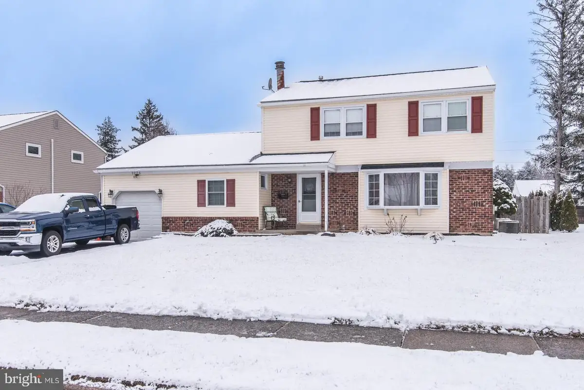 1036 Oakwood Dr, Warminster, PA 18974 - Image #1