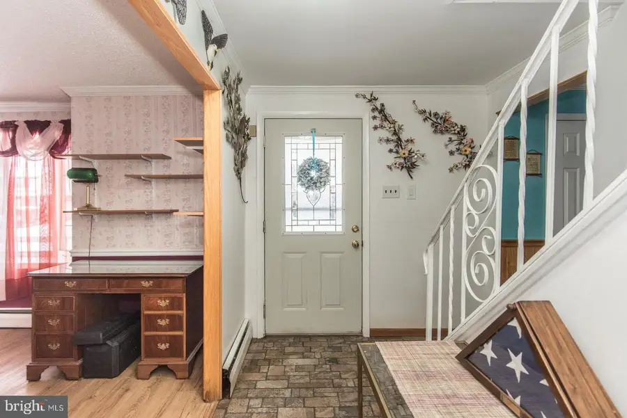 1036 Oakwood Dr, Warminster, PA 18974 - Image #2