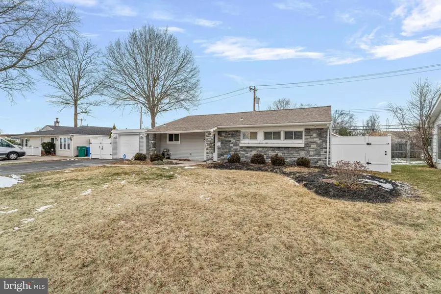 137 Idlewild Rd, Levittown, PA 19057 - #3