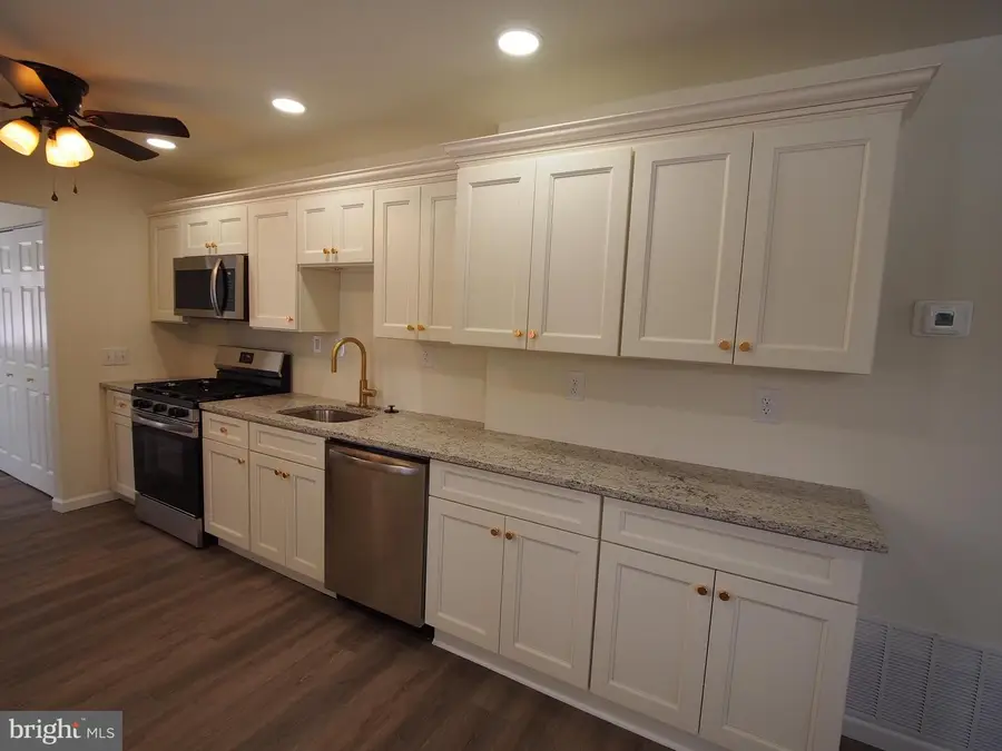 596 Rosemar Dr, Morrisville, PA 19067 - Image #2