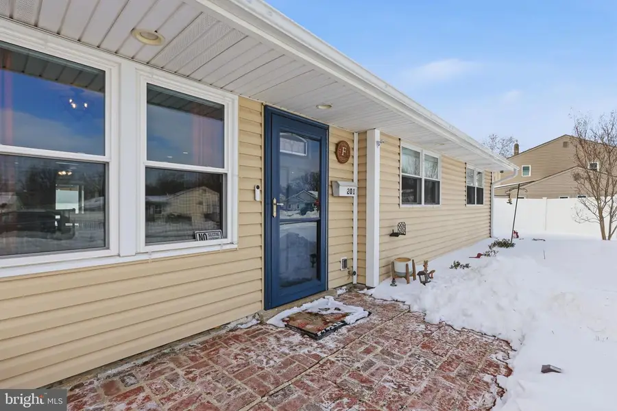 201 Allendale Dr, Morrisville, PA 19067 - Image #2