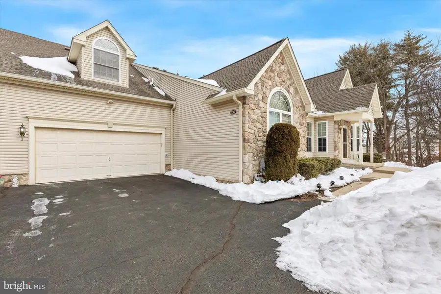 189 Villa Dr, Warminster, PA 18974 - Image #2