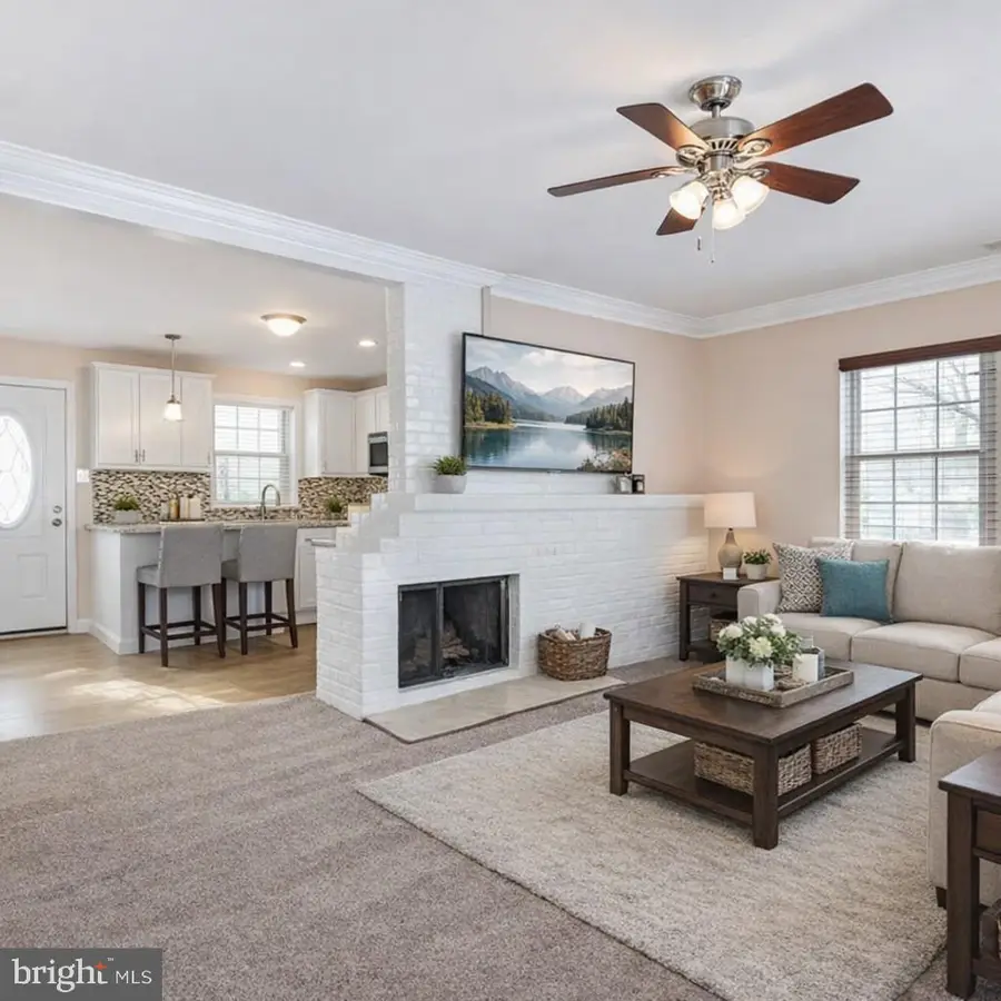 302 Oaktree Dr, Levittown, PA 19055 - Image #2