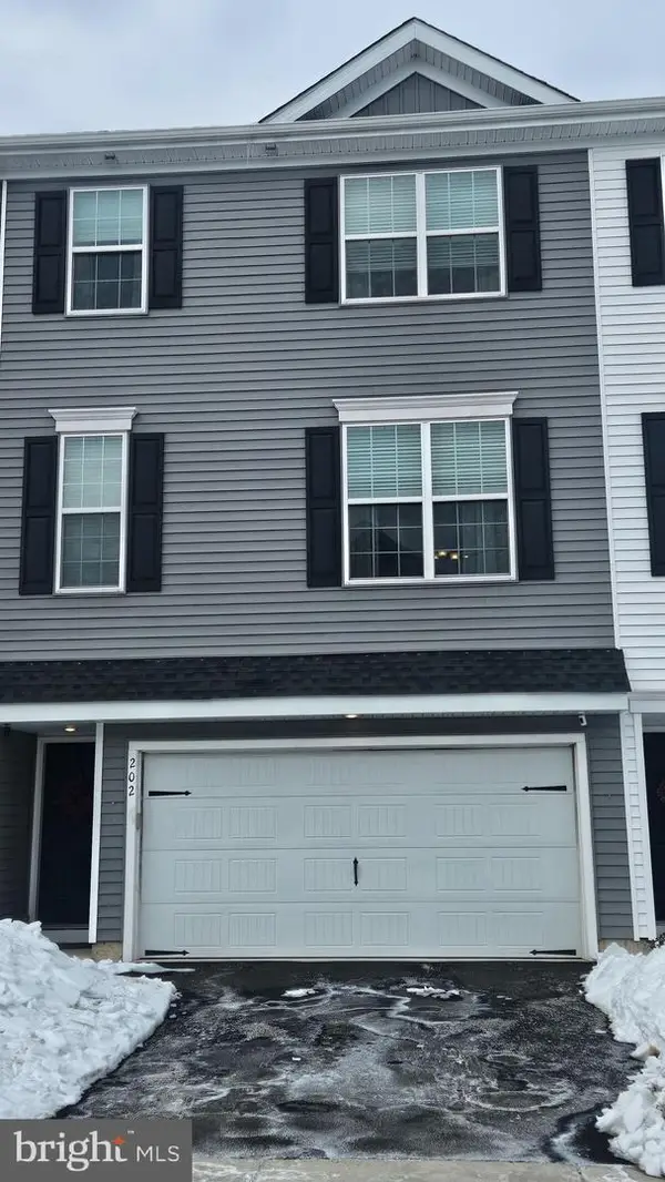 202 Pond View Ct, QUAKERTOWN, PA 18951