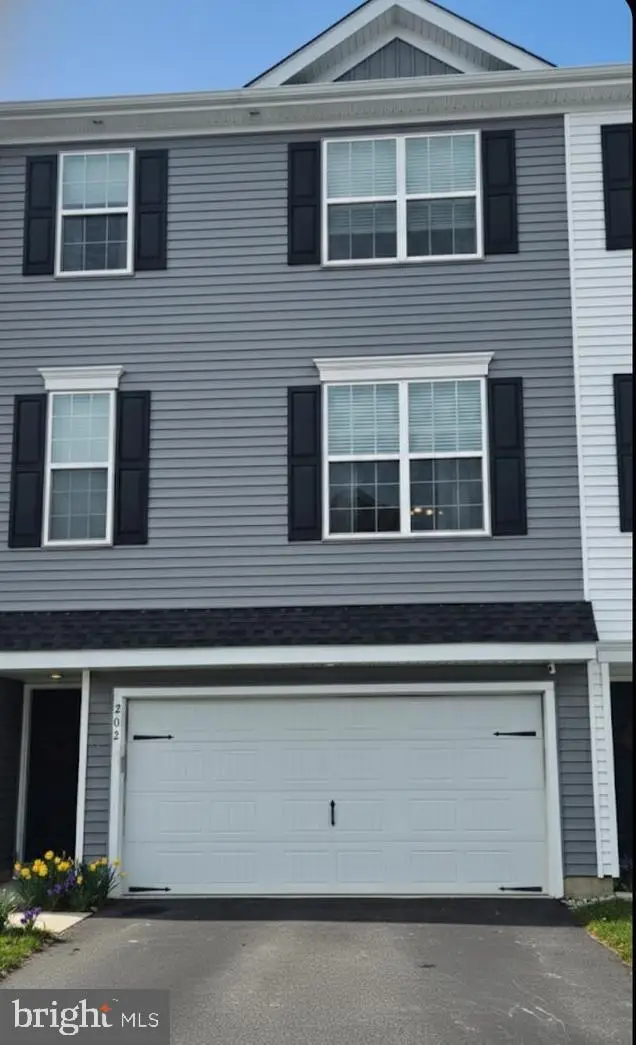 202 Pond View Ct, Quakertown, PA 18951 - Image #2