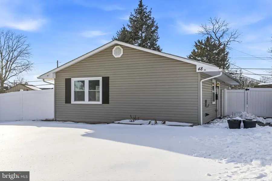 48 Gridiron Rd, Levittown, PA 19057 - #2
