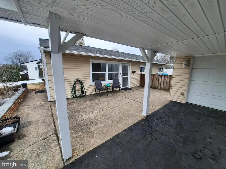 33 Laurel Ln, Levittown, PA 19054 - #2