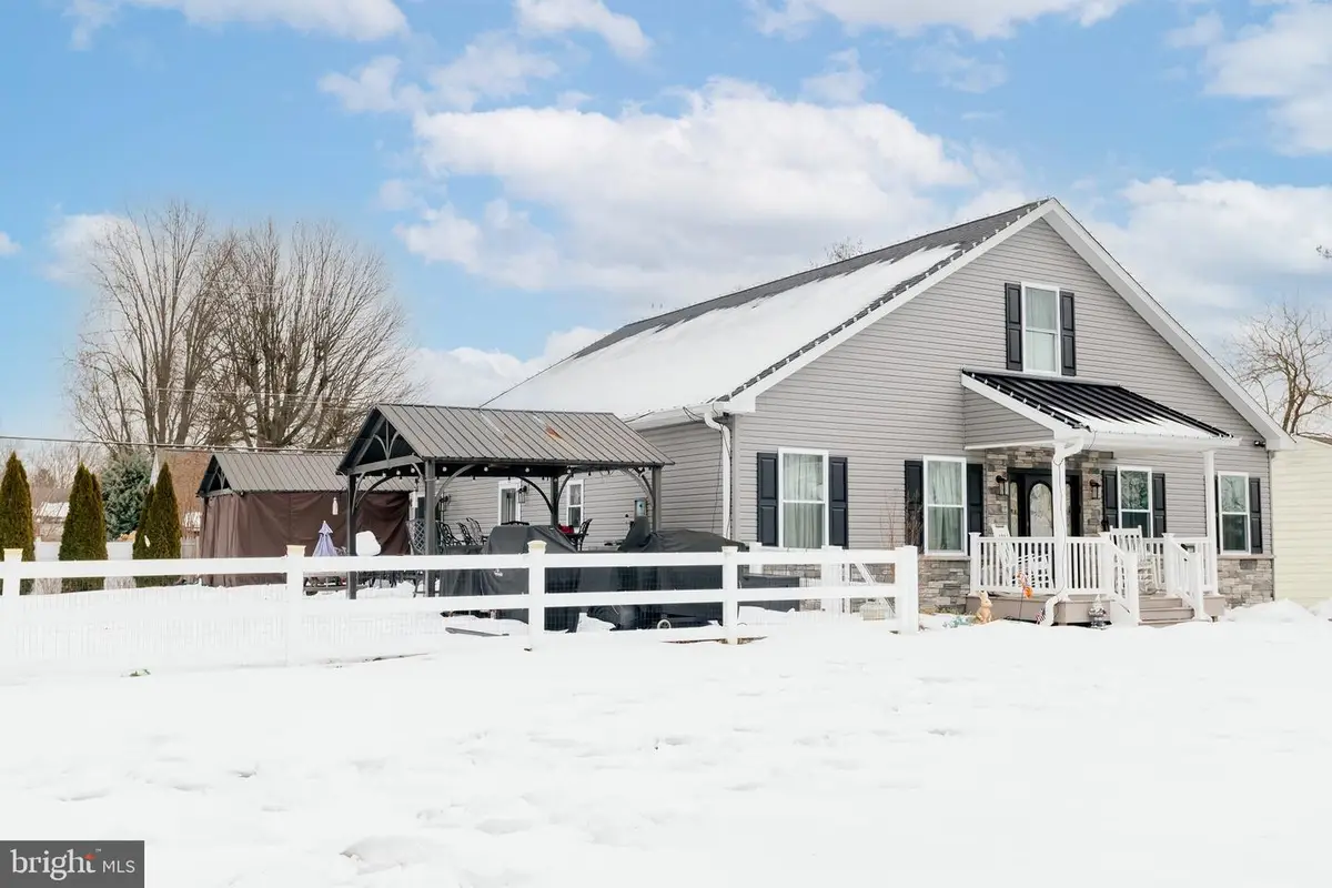 100 Elderberry Dr, Levittown, PA 19054 - #1