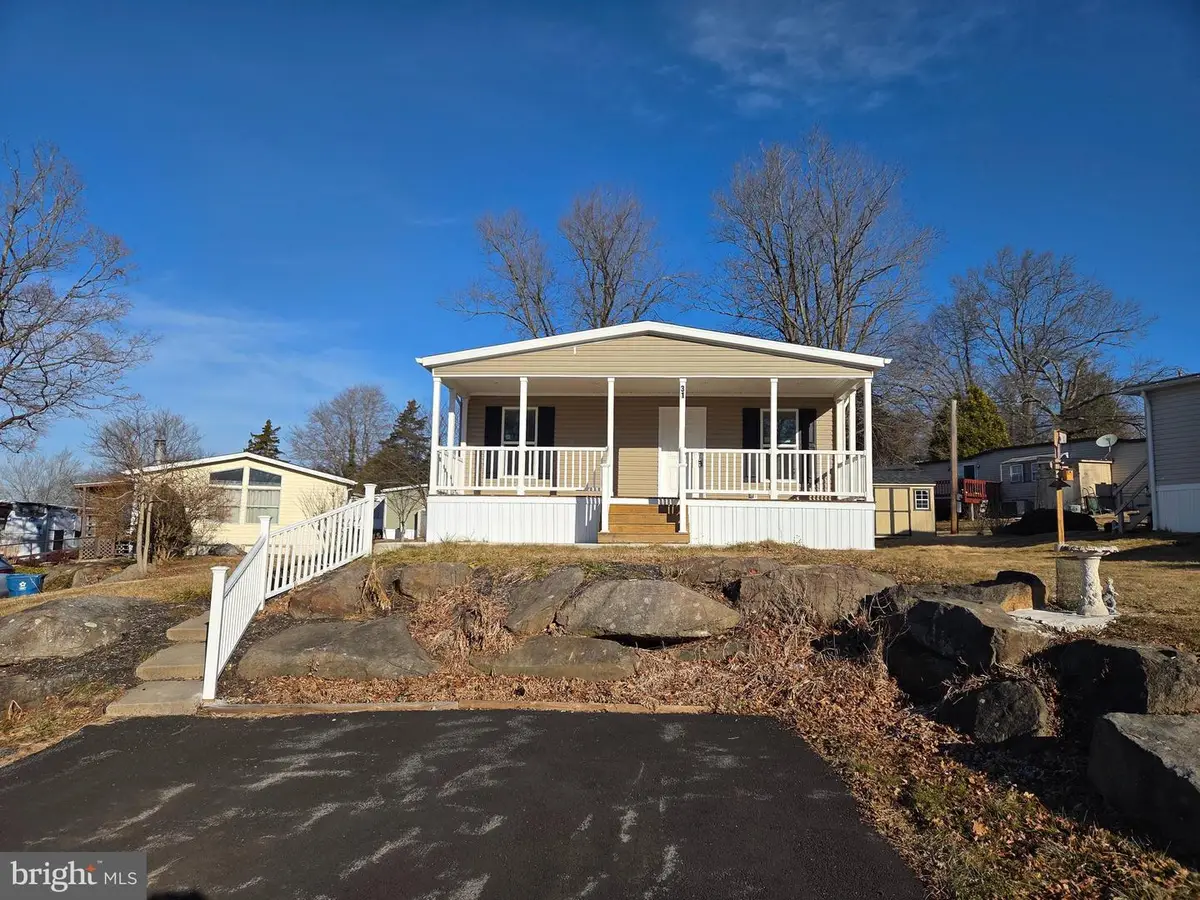 31 Golfview Dr, Quakertown, PA 18951 - #1