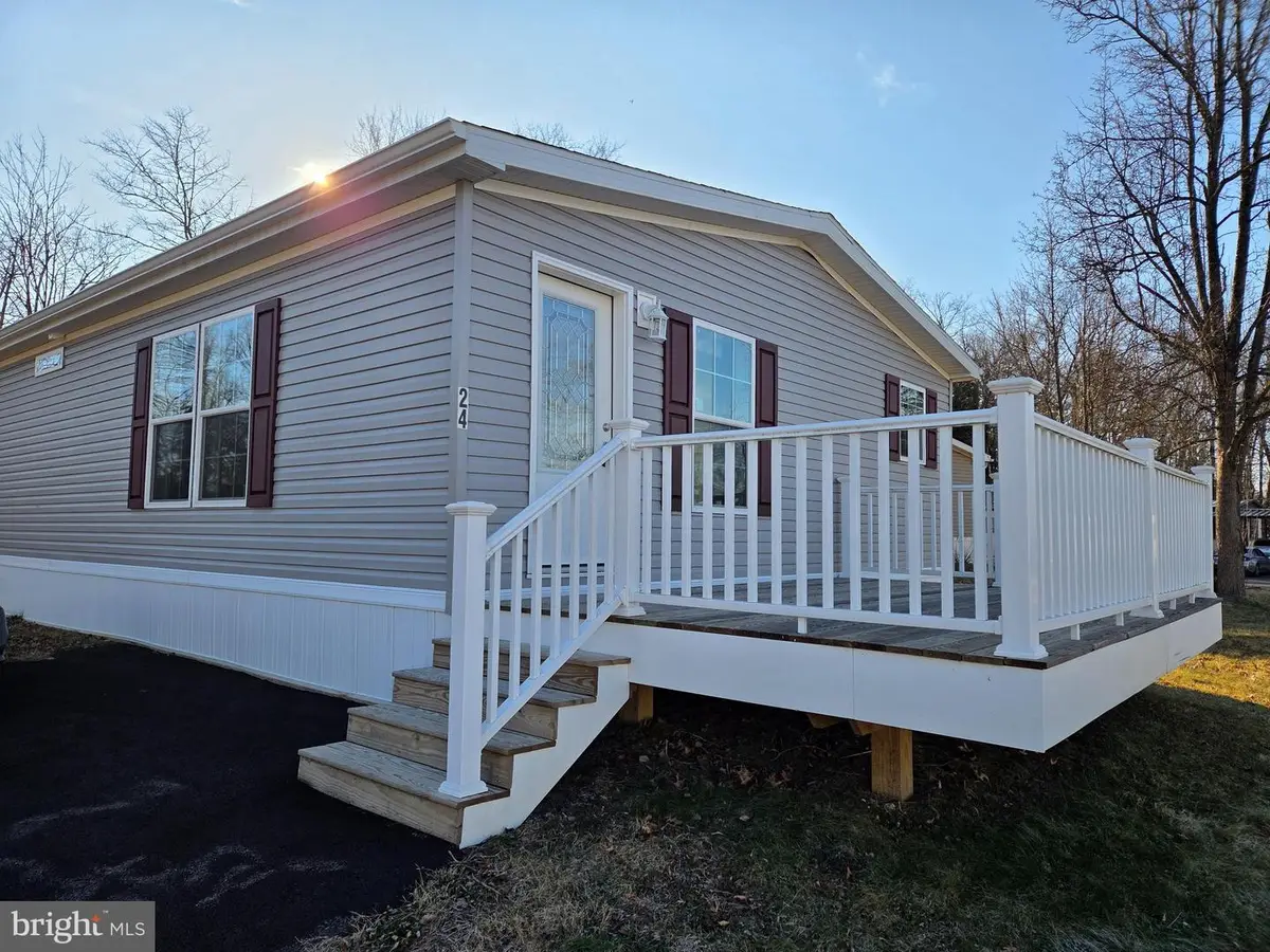 24 Golfview Dr, Quakertown, PA 18951 - #1