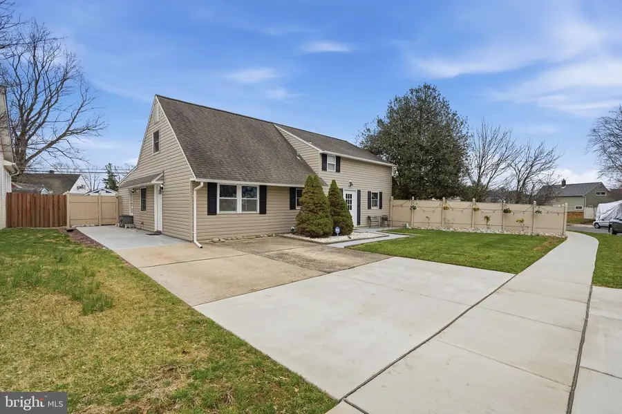 10 Inbrook Rd, Levittown, PA 19057 - #3