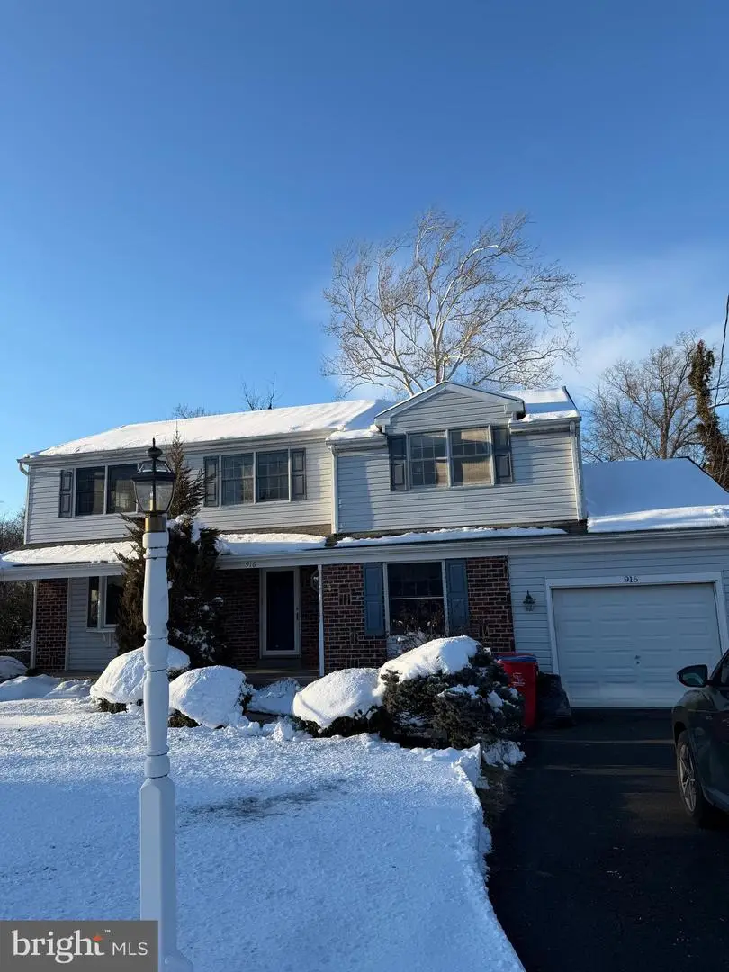 916 Log College Dr, Warminster, PA 18974 - #1