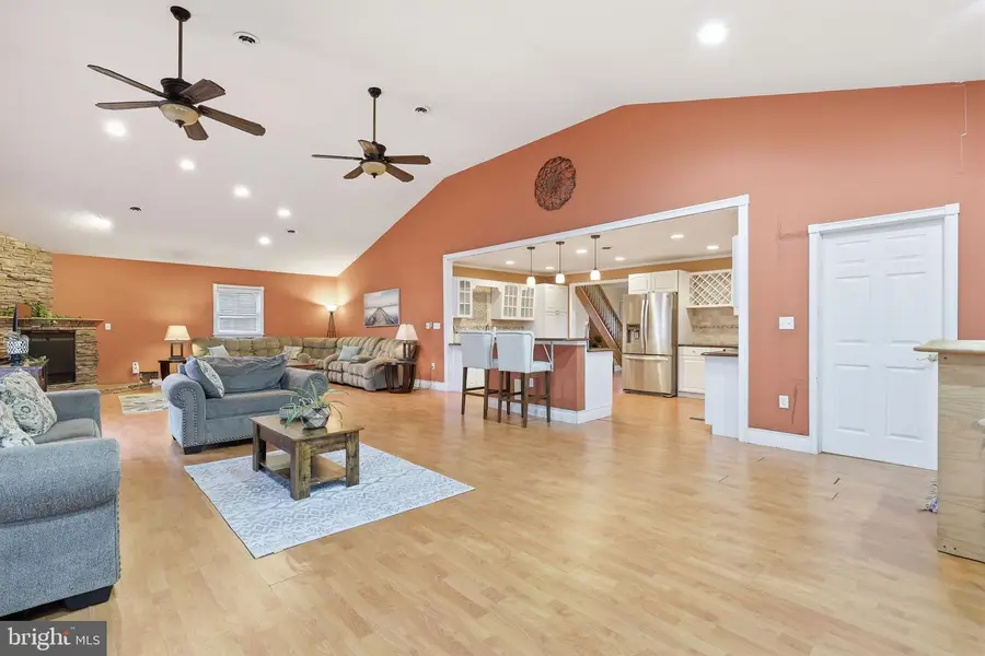 9 Harmony Rd, Levittown, PA 19056 - #2