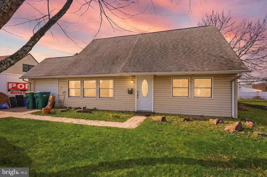 9 Harmony Rd, Levittown, PA 19056 - #3