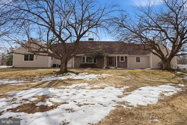 682 Whirlaway Dr, WARMINSTER, PA 18974