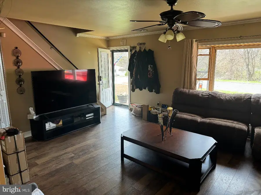 46 Trail Rd, Levittown, PA 19056 - #2