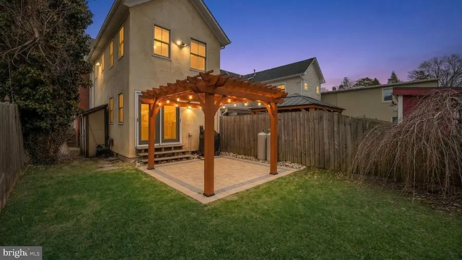 18 Penn St, Newtown, PA 18940 - #3