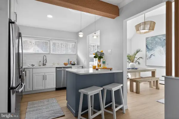 25 Ruby Ln, LEVITTOWN, PA 19055