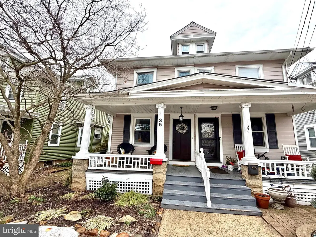 35 E Hendrickson Ave, Morrisville, PA 19067 - #1