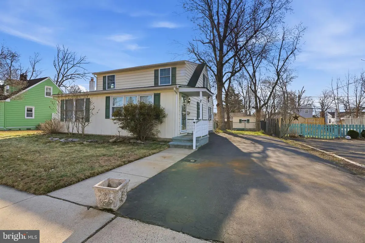 625 Hillcrest Ave, Morrisville, PA 19067 - #1