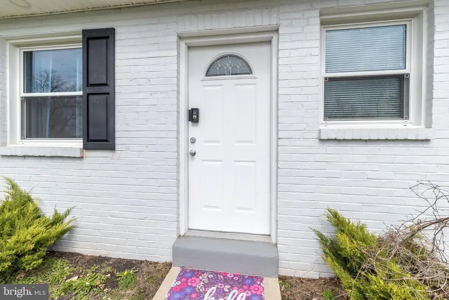 253 Luff Ln, Warminster, PA 18974 - #2