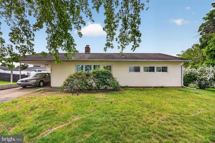 2 Silver Birch Ln, Levittown, PA 19055 - #2