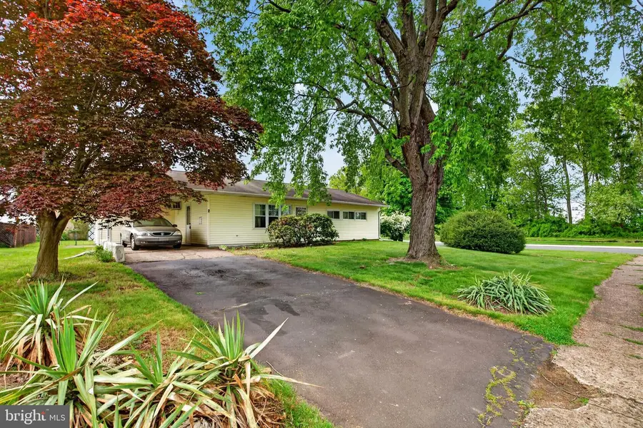 2 Silver Birch Ln, Levittown, PA 19055 - #3