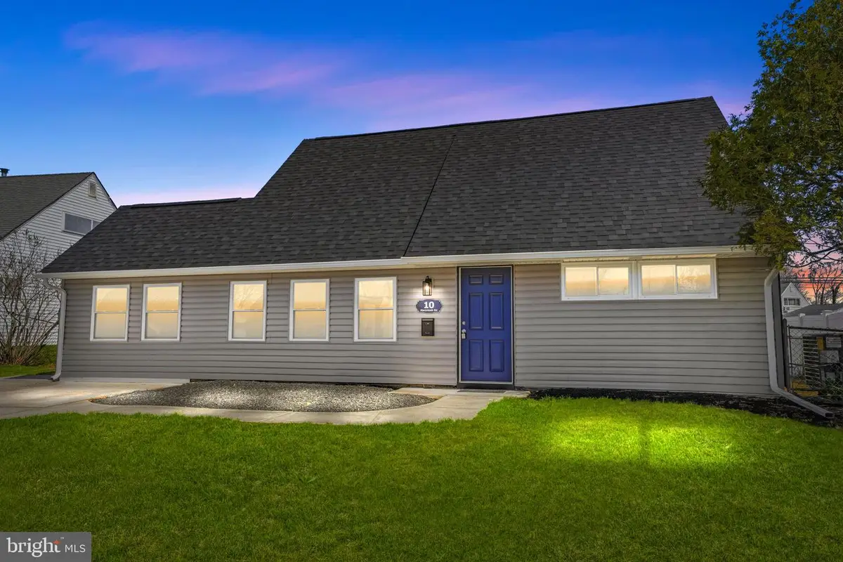 10 Macintosh Rd, Levittown, PA 19056 - #1