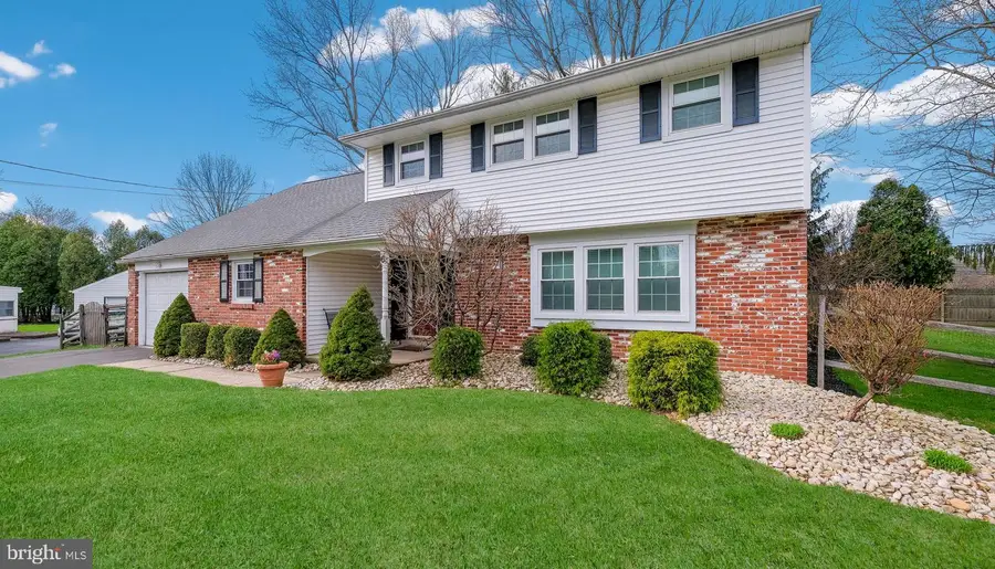 6 Hillcrest Cir, Doylestown, PA 18901 - #2