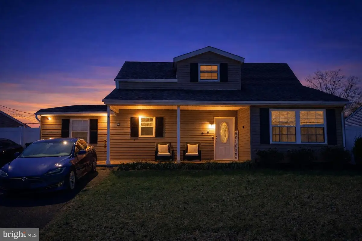 37 River Ln, Levittown, PA 19055 - #1