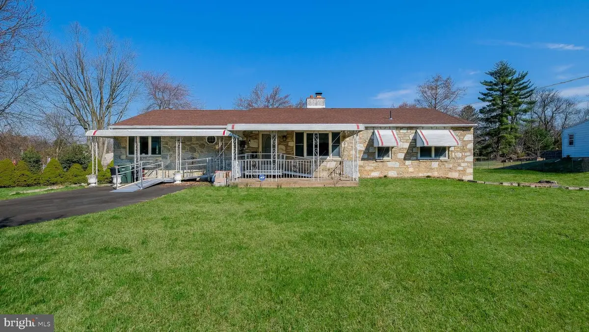 8 Village Dr, Feasterville Trevose, PA 19053 - #1