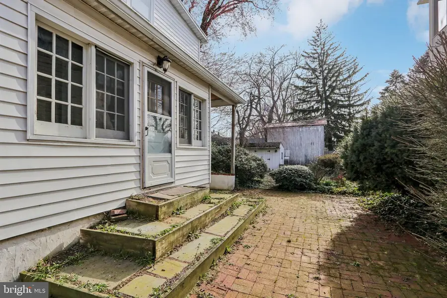 517 Crown St, Morrisville, PA 19067 - #3