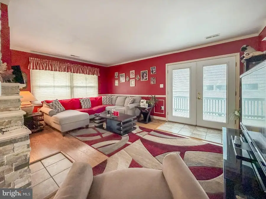 55 Teaberry Ln, Levittown, PA 19054 - #2