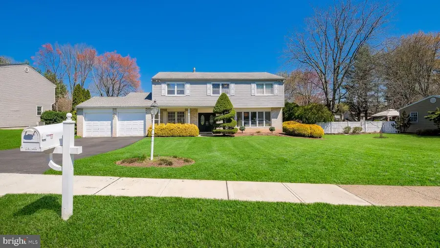 73 Springwood Dr, Southampton, PA 18966 - #2