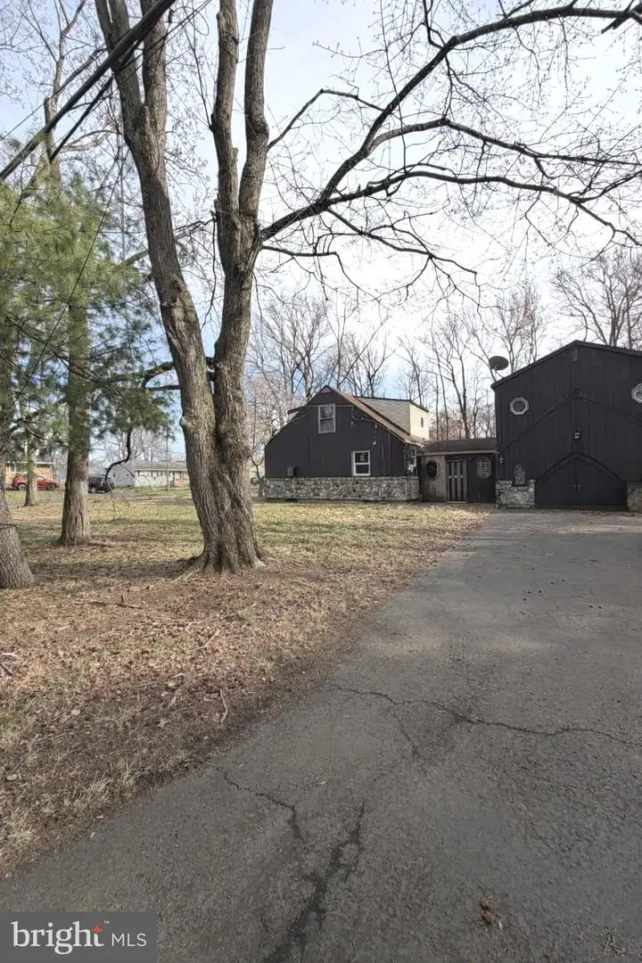 217 Apple St, Levittown, PA 19057 - #3