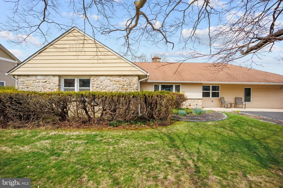 190 New Rd, Southampton, PA 18966 - #1