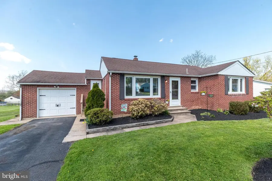 2150 Milford Ave, Quakertown, PA 18951 - #2