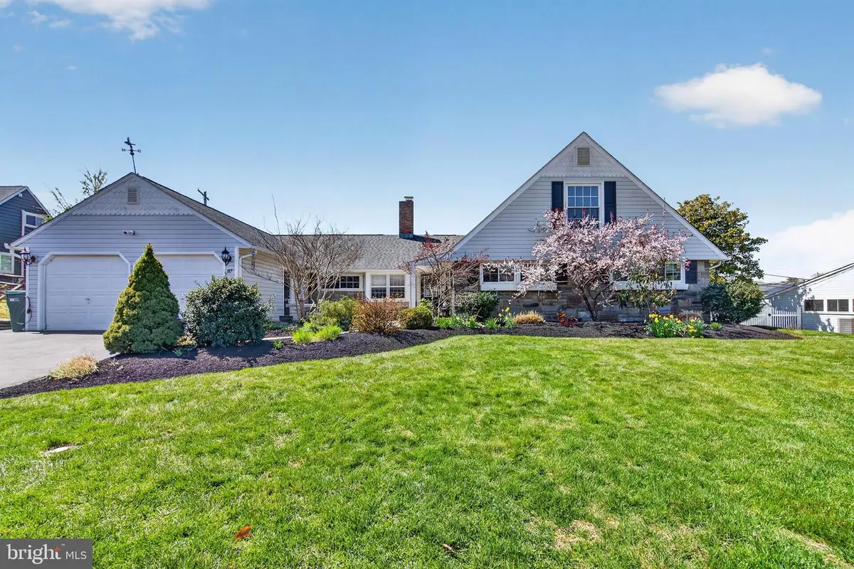 87 Flamehill Rd, Levittown, PA 19056 - #1