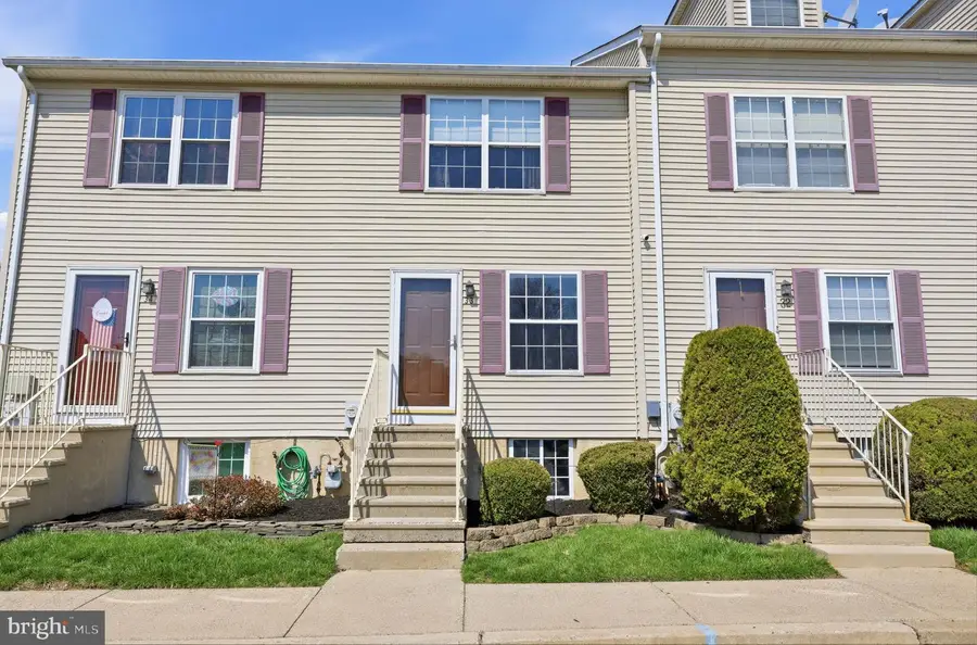 33 Carriage Knoll Ct, Langhorne, PA 19047 - #3