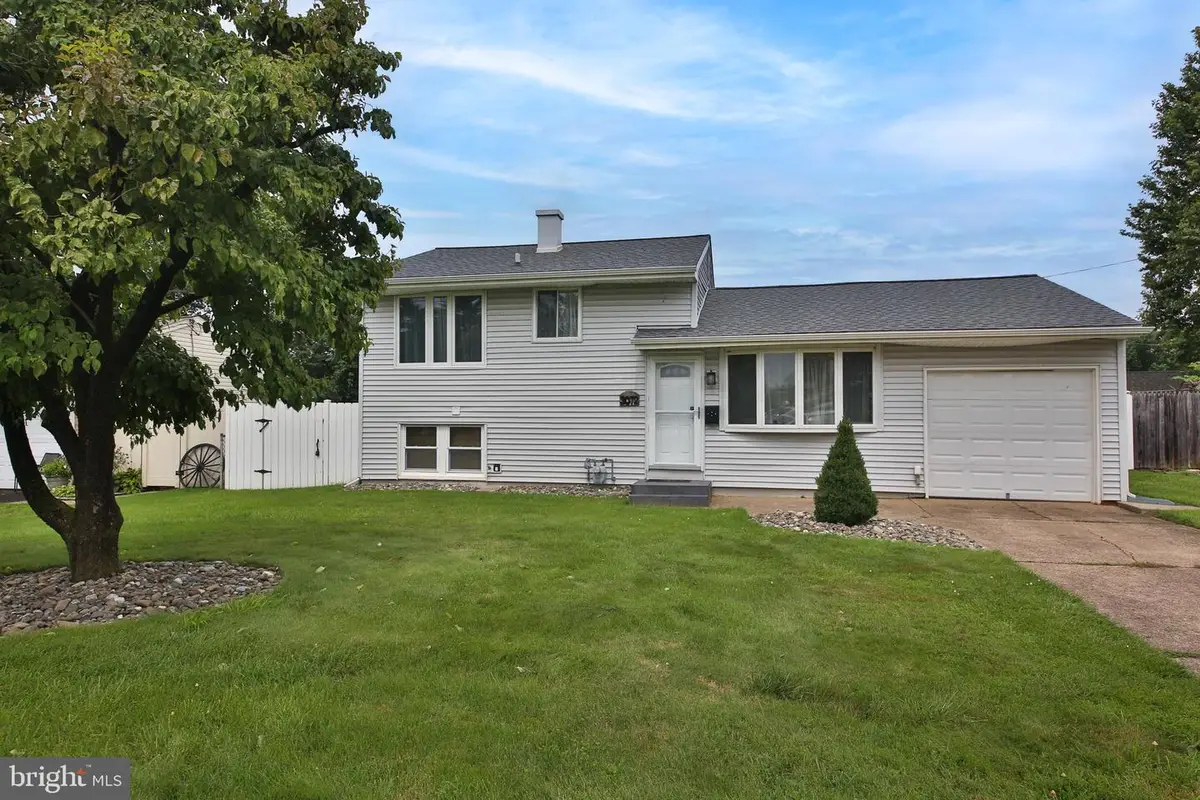 3072 Richlieu Rd, Bensalem, PA 19020 - #1