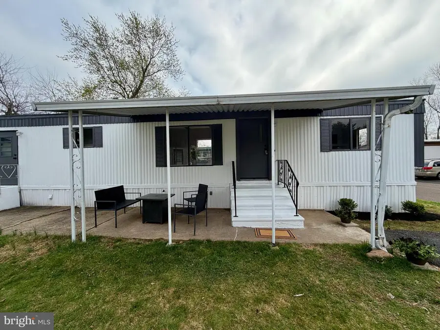 6211 Foster Dr, Morrisville, PA 19067 - #2