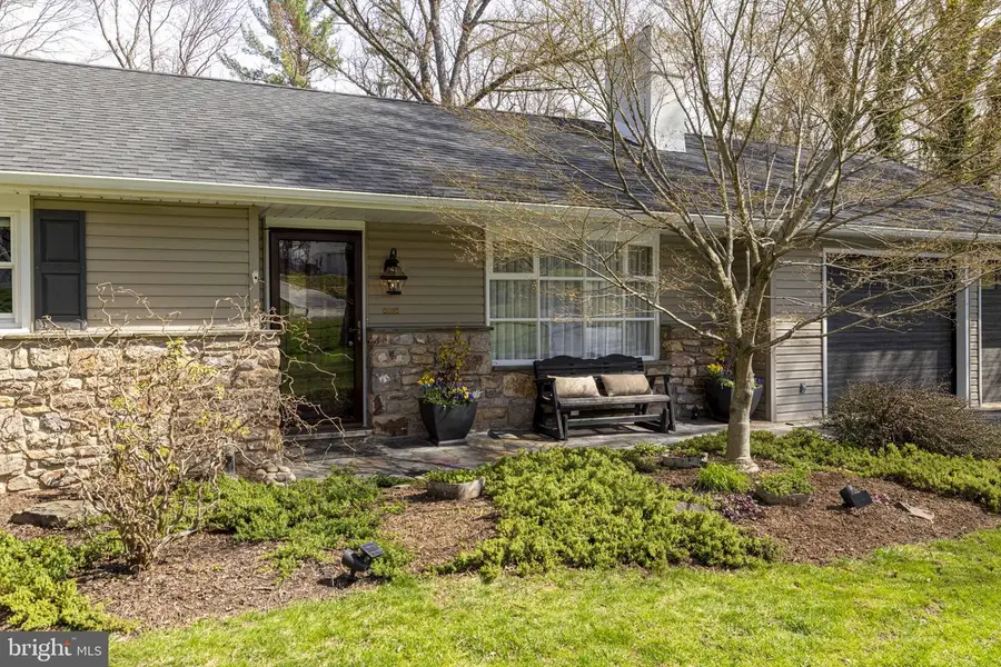 92 Oak Dr, Doylestown, PA 18901 - #3