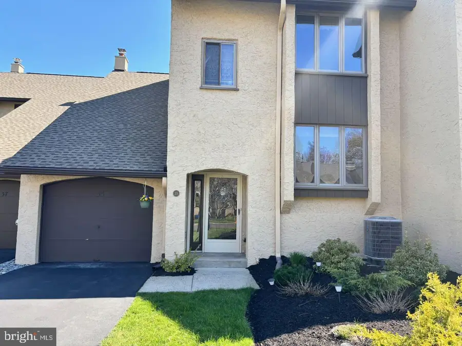 35 Golf Club Dr, Langhorne, PA 19047 - #2