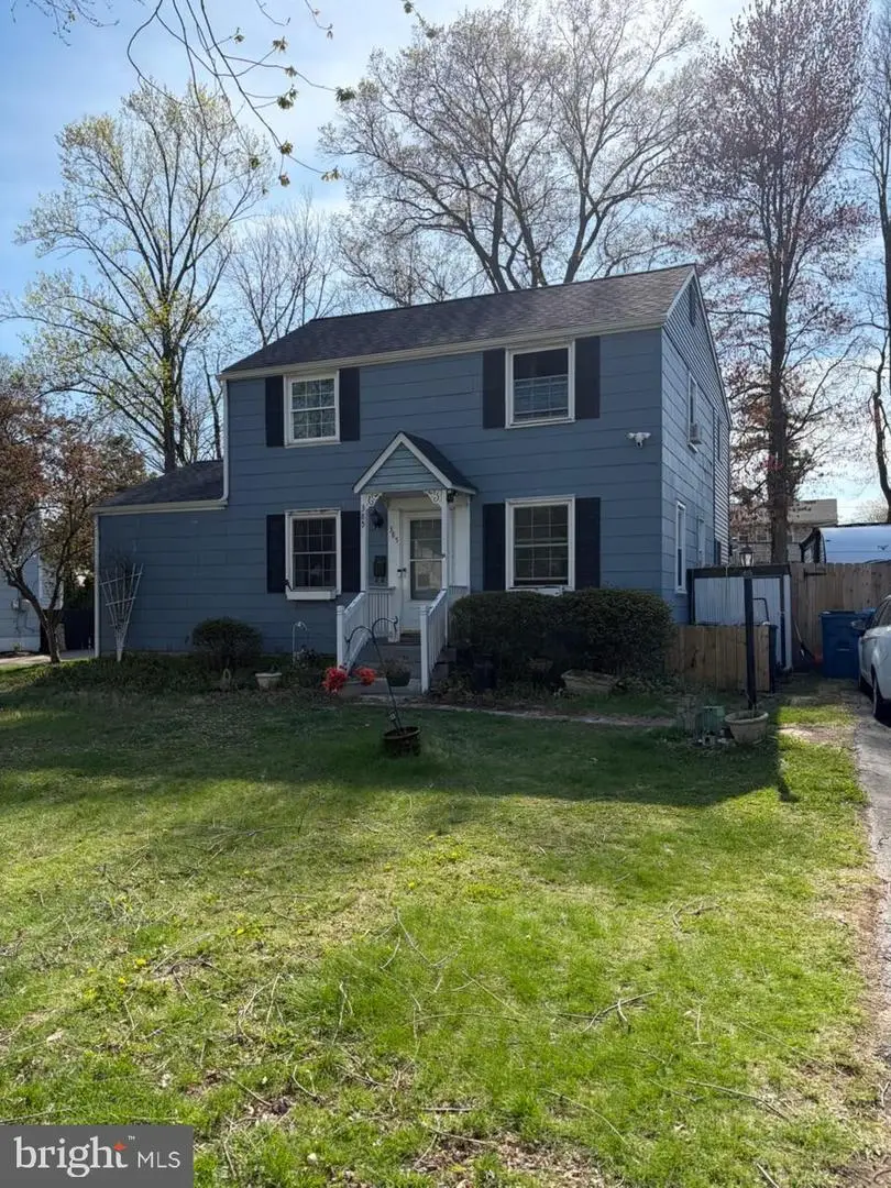 385 E Magnolia Dr, Morrisville, PA 19067 - #1